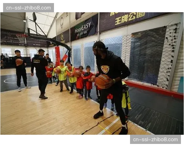 WNBA与当地消防局合作,举办“篮球消防知识”亲子日活动 WNBA与当地消防局合作,举办“篮球消防知识”亲子日活动