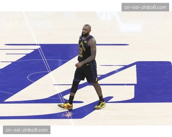 评论:38岁的勒布朗·詹姆斯场均出场时间仍居前列,是福是祸? 评论:38岁的勒布朗·詹姆斯场均出场时间仍居前列,是福是祸?